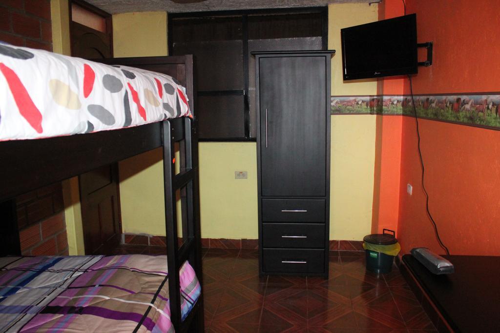 Hostel Sendero De Volcanes Latacunga Kültér fotó