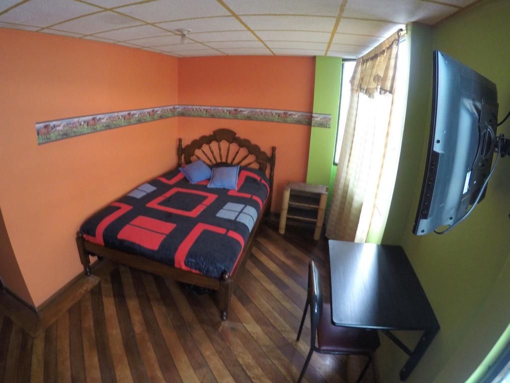 Hostel Sendero De Volcanes Latacunga Kültér fotó